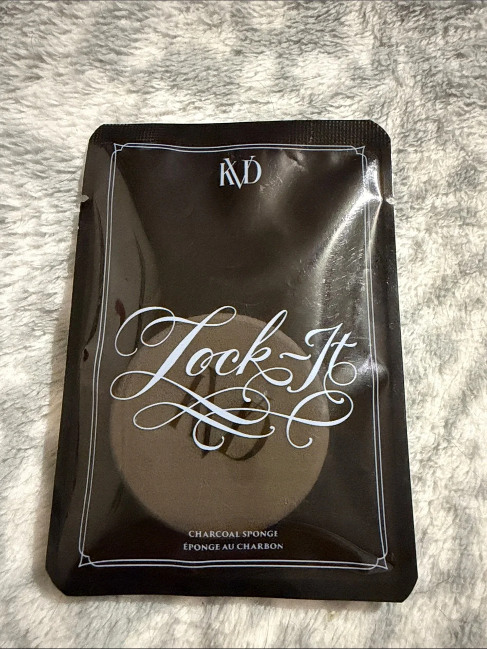KVD Lock-It Charcoal Sponge - Picture 1 of 4
